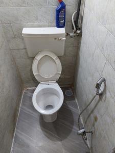 Bathroom Image of 1350 Sq.ft 2 BHK Apartment / Flat for rent in Central Park Tower, Ramdaspeth Nagpur for Rs. 25000