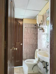 Common Bathroom Image of 1192 Sq.ft 3 BHK Apartment / Flat for rent in Rishabh Cloud 9 Towers, Vaishali Ghaziabad for Rs. 28000