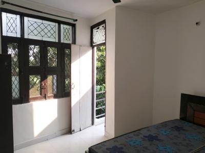 Bedroom Image of 1000 Sq.ft 3 BHK Builder Floor for rent in Patparganj New Delhi for Rs. 32000