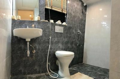 Bathroom Image of 2700 Sq.ft 4 BHK Apartment / Flat for sale in Nahar Burberry and Bryony, Powai Mumbai for Rs. 72500000