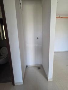 Bathroom Image of 475 Sq.ft 1.5 BHK Apartment / Flat for sale in Kalpataru Elitus, Mulund West Mumbai for Rs. 14500000