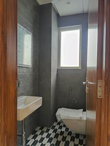 Common Bathroom Image of 1350 Sq.ft 4 BHK Builder Floor for sale in Indirapuram Ghaziabad for Rs. 24000000