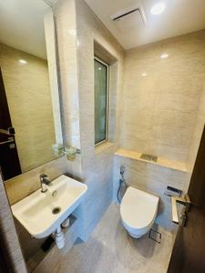Bathroom Image of 600 Sq.ft 1 BHK Apartment / Flat for sale in Hiranandani Regent Hill A B C D And E Wing, Powai Mumbai for Rs. 18800000