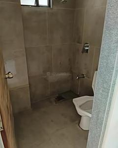 Bathroom Image of 920 Sq.ft 3 BHK Apartment / Flat for rent in Mahadev Residency 3, New Maninagar Ahmedabad for Rs. 17000