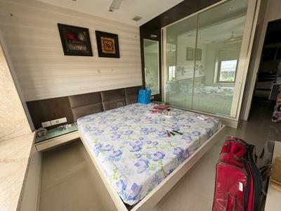 Bedroom Image of 2450 Sq.ft 4 BHK Apartment / Flat for rent in City Light Surat for Rs. 48000