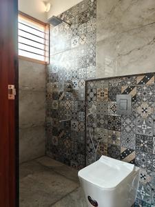 Bathroom Image of 1500 Sq.ft 3 BHK Apartment / Flat for rent in Vishveshwaraya Nagar Bengaluru for Rs. 42000