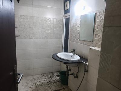 Image of 900 Sq.ft 2 BHK Apartment / Flat for rent in Supertech The Romano, Sector 118, Noida for Rs. 22999