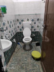 Bathroom Image of 800 Sq.ft 2 BHK Builder Floor for rent in Balaganj Lucknow for Rs. 7000