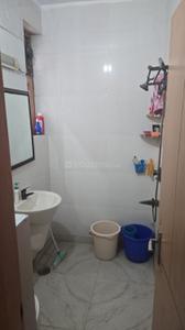 Bathroom Image of 980 Sq.ft 3 BHK Apartment / Flat for rent in Rajdhani Nikunj Apartment, Patparganj New Delhi for Rs. 38000