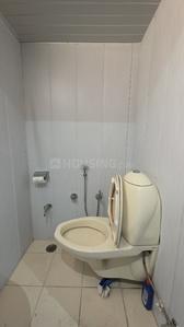 Bathroom Image of 650 Sq.ft 2 BHK Apartment / Flat for rent in Pitampura New Delhi for Rs. 26000