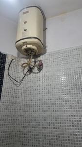 Bathroom Image of 150 Sq.ft 1 RK Builder Floor for rent in Paltan Bazaar Dehradun for Rs. 5000