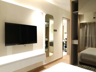 Bedroom Image of 900 Sq.ft 2 BHK Apartment / Flat for rent in Piramal Mahalaxmi South Tower, Worli Mumbai for Rs. 225000