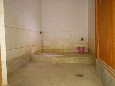 Bathroom Image of 270 Sq.ft 1 RK Apartment / Flat for rent in Munirka New Delhi for Rs. 6500