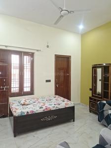 Bedroom Image of 1800 Sq.ft 2.5 BHK Builder Floor for rent in Rabindra Palli Colony Lucknow for Rs. 25000
