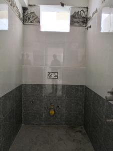 Common Bathroom Image of 1215 Sq.ft 2 BHK Apartment / Flat for sale in Mettakanigudem Hyderabad for Rs. 7600000