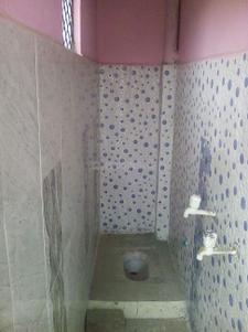 Common Bathroom Image of 900 Sq.ft 1 BHK Independent House for rent in Razapur Khurd New Delhi for Rs. 5500