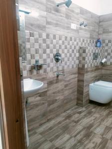 Bathroom Image of 2500 Sq.ft 3 BHK Independent House for rent in LDA Colony Lucknow for Rs. 20000