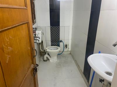 Bathroom Image of 800 Sq.ft 2 BHK Apartment / Flat for sale in GH 14 DDA MIG, Paschim Vihar New Delhi for Rs. 12500000