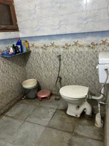 Bathroom Image of 850 Sq.ft 1.5 BHK Independent House for rent in Delta II Greater Noida for Rs. 16000