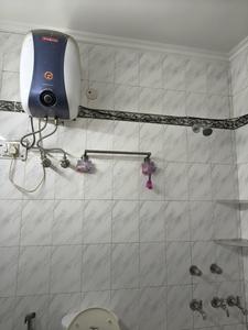 Bathroom Image of 1920 Sq.ft 2 BHK Builder Floor for rent in Sector 21 Gurgaon for Rs. 32000