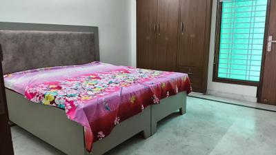 Bedroom Image of 1300 Sq.ft 2 BHK Builder Floor for rent in Sector 105 Noida for Rs. 28000