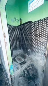 Bathroom Image of 450 Sq.ft 2 BHK Independent House for rent in Sangam Vihar New Delhi for Rs. 10000