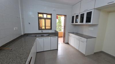 Kitchen Image of 1800 Sq.ft 3 BHK Apartment / Flat for rent in Kalyani Nagar Pune for Rs. 75000