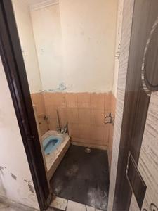 Bathroom Image of 150 Sq.ft 2 BHK Independent House for rent in Palam New Delhi for Rs. 10000