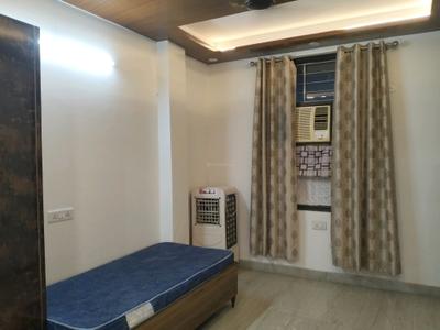 Bedroom Image of 750 Sq.ft 2 BHK Builder Floor for sale in Shalimar Bagh New Delhi for Rs. 10500000