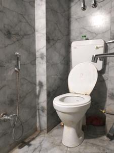 Common Bathroom Image of 540 Sq.ft 2 BHK Builder Floor for rent in Patparganj New Delhi for Rs. 35000