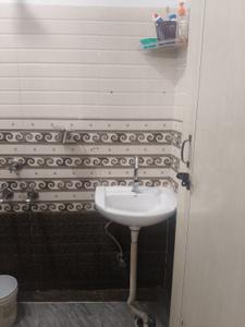 Bathroom Image of 450 Sq.ft 1 BHK Apartment / Flat for rent in Chhattarpur New Delhi for Rs. 12000