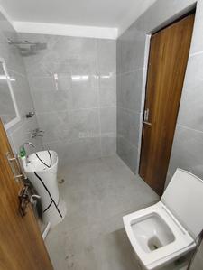 Bathroom Image of 1500 Sq.ft 3 BHK Apartment / Flat for rent in Patparganj New Delhi for Rs. 40000