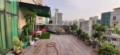 Balcony Image of 4550 Sq.ft 5 BHK Penthouse for sale in Mahagun Moderne, Sector 78 Noida for Rs. 80000000