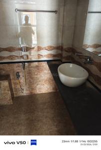 Bathroom Image of 1500 Sq.ft 3 BHK Apartment / Flat for rent in Vallabh Vidhyanagar Anand for Rs. 17000