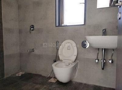 Bathroom Image of 1675 Sq.ft 4 BHK Apartment / Flat for sale in Sea Gundecha Trillium, Kandivali East Mumbai for Rs. 75000000
