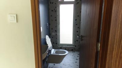 Bathroom Image of 1000 Sq.ft 3 BHK Apartment / Flat for sale in Chembur Mumbai for Rs. 31000000