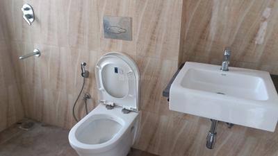 Bathroom Image of 915 Sq.ft 1 BHK Apartment / Flat for rent in Lodha Amara, Kolshet Thane for Rs. 45000