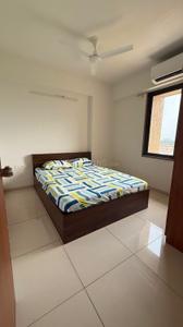 Bedroom Image of 1600 Sq.ft 2 BHK Apartment / Flat for rent in Science City Ahmedabad for Rs. 38000