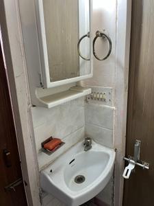 Bathroom Image of 685 Sq.ft 1 BHK Apartment / Flat for rent in Eldeco Garden Estate, Rai Purwa Kanpur for Rs. 18000