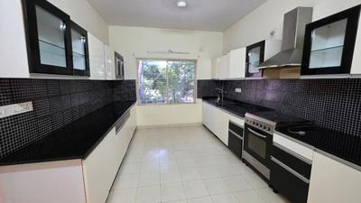 Kitchen Image of 3100 Sq.ft 4.5 BHK Builder Floor for rent in Marigold Complex, Kalyani Nagar Pune for Rs. 200000