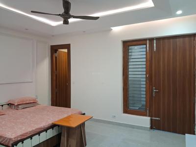 Bedroom Image of 2700 Sq.ft 4 BHK Builder Floor for rent in Sector 92 Noida for Rs. 80000