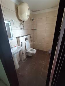 Bathroom Image of 1350 Sq.ft 3 BHK Apartment / Flat for rent in Motiaz Royal Citi, Gazipur Zirakpur for Rs. 30000