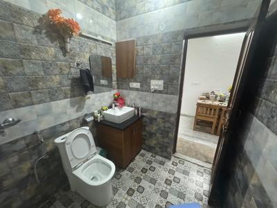 Bathroom Image of 2000 Sq.ft 3 BHK Builder Floor for rent in GMS Road Dehradun for Rs. 40000