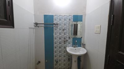 Bathroom Image of 900 Sq.ft 1 BHK Builder Floor for rent in Pitampura New Delhi for Rs. 22000