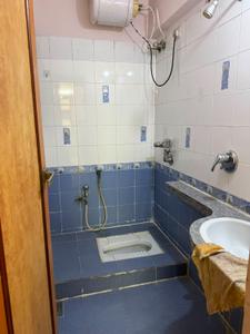 Bathroom Image of 350 Sq.ft 1 RK Apartment / Flat for rent in Mumbai Central Mumbai for Rs. 30000
