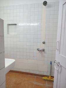 Common Bathroom Image of 1800 Sq.ft 3 BHK Apartment / Flat for rent in DDA Flats Vasant Kunj, Vasant Kunj New Delhi for Rs. 68000