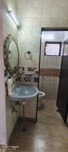 Bathroom Image of 750 Sq.ft 1 RK Apartment / Flat for rent in Vikaspuri New Delhi for Rs. 15000