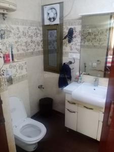 Bathroom Image of 1050 Sq.ft 2 BHK Apartment / Flat for sale in Puja Apartments, Patparganj New Delhi for Rs. 24000000