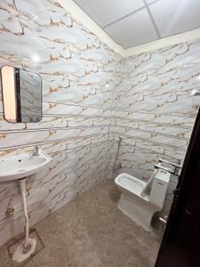 Bathroom Image of 1500 Sq.ft 1 RK Apartment / Flat for rent in Sector 17 Gurgaon for Rs. 18000