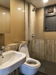 Common Bathroom Image of 2400 Sq.ft 4 BHK Builder Floor for sale in Lokhandwala Victoria, Worli Mumbai for Rs. 145000000